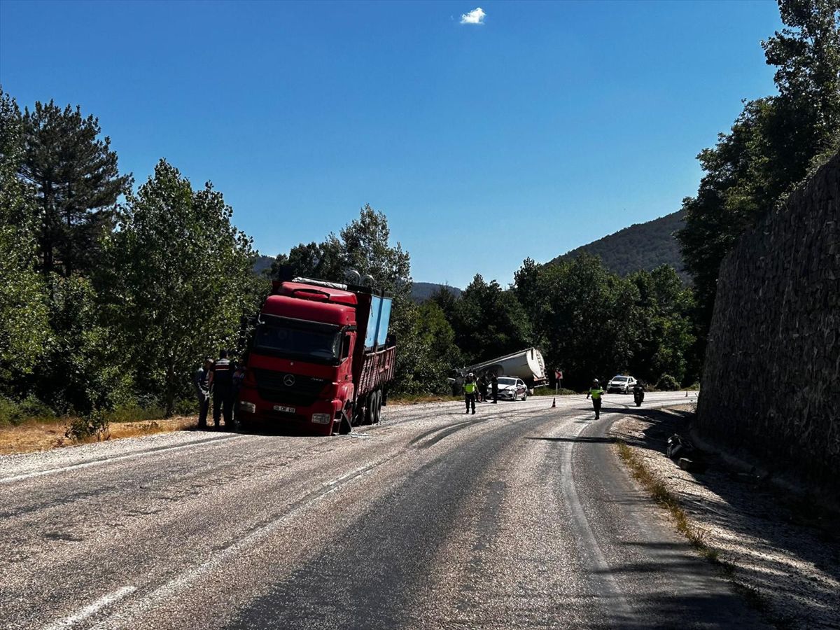 Mudurnu'da Kamyon Kazası: 1 Yaralı