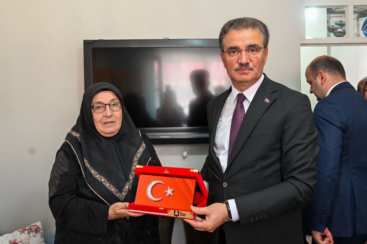 Vali Baruş, Şehit Ailesini ve Kıbrıs Gazisini Ziyaret Etti